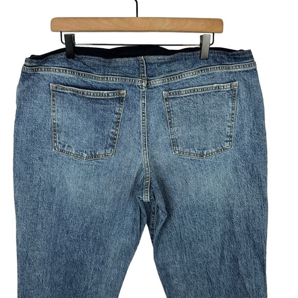 Isabel Maternity | Vintage Straight Medium Wash Full Panel Blue Denim Crop Jeans - Picture 10 of 12
